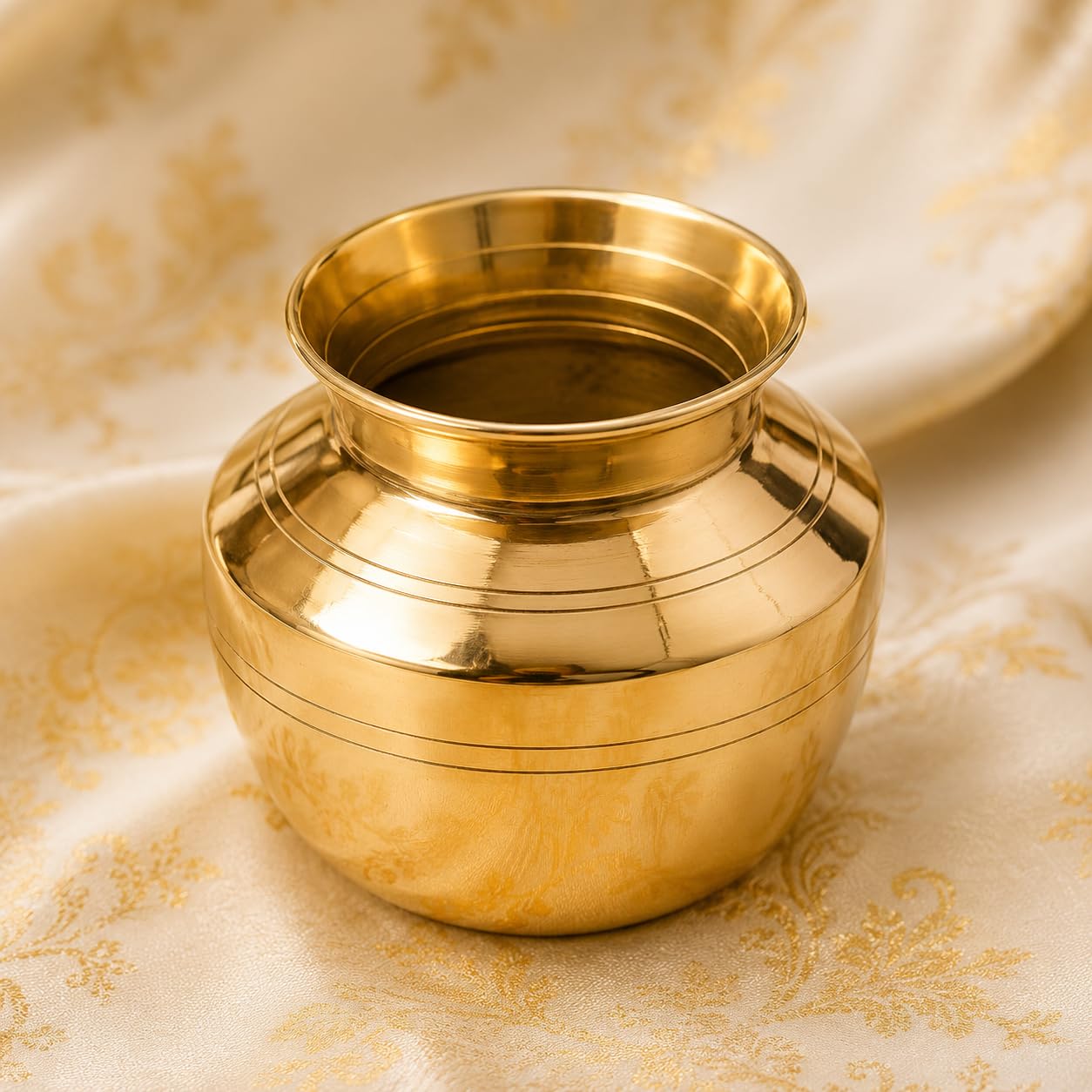 Pure Source India Brass Kalash Lota for Puja & Decoration | Small Brass Kalash | 3.5 Inch Gold Finish | Traditional Pooja Item for Home Temple, Festivals & Gifting