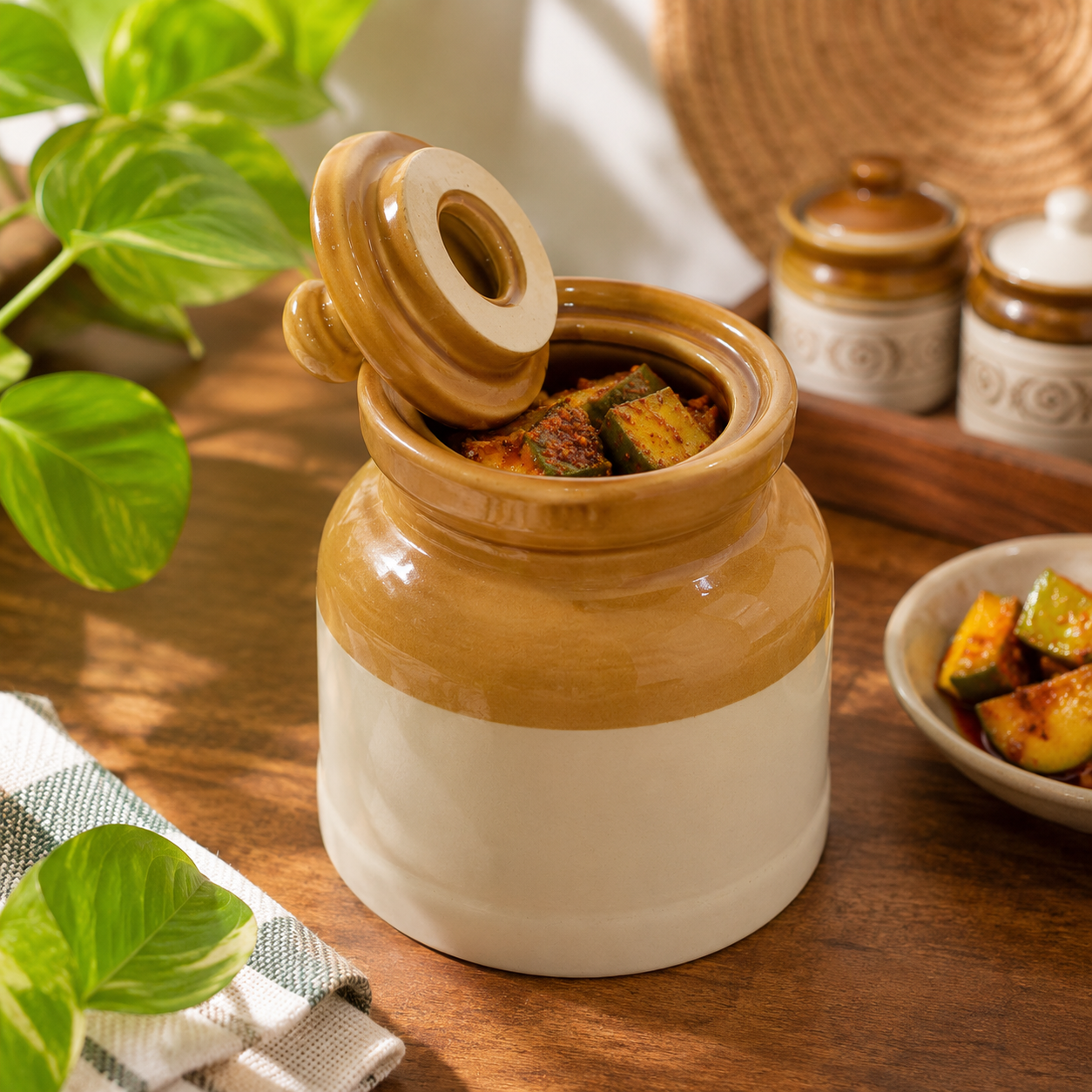Pure Source India Ceramic Pickle Jar with Lid -Ivory and Brown