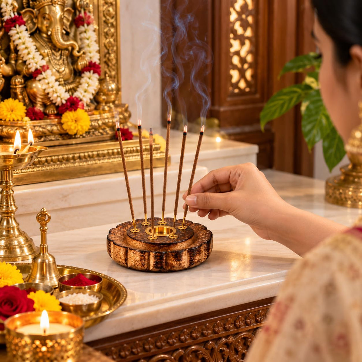 Pure Source India Lotus Design Wooden Incense & Dhoop Cone Holder | 5 Stick Agarbatti Stand for Pooja Room