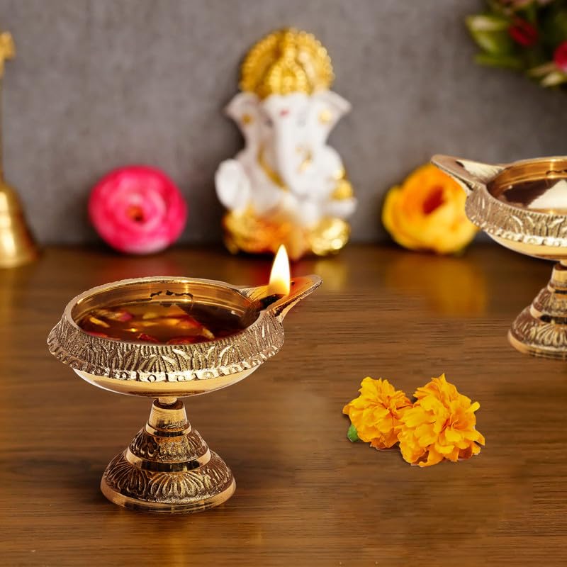 Pure Source India Brass Diya Lamp Akhand Diya, 3.75 x 2.75 Inch Traditional Oil Lamp | Brass Deepak for Mandir, Pooja Room, Diwali, Festivals, Home Decor & Religious Ceremonies