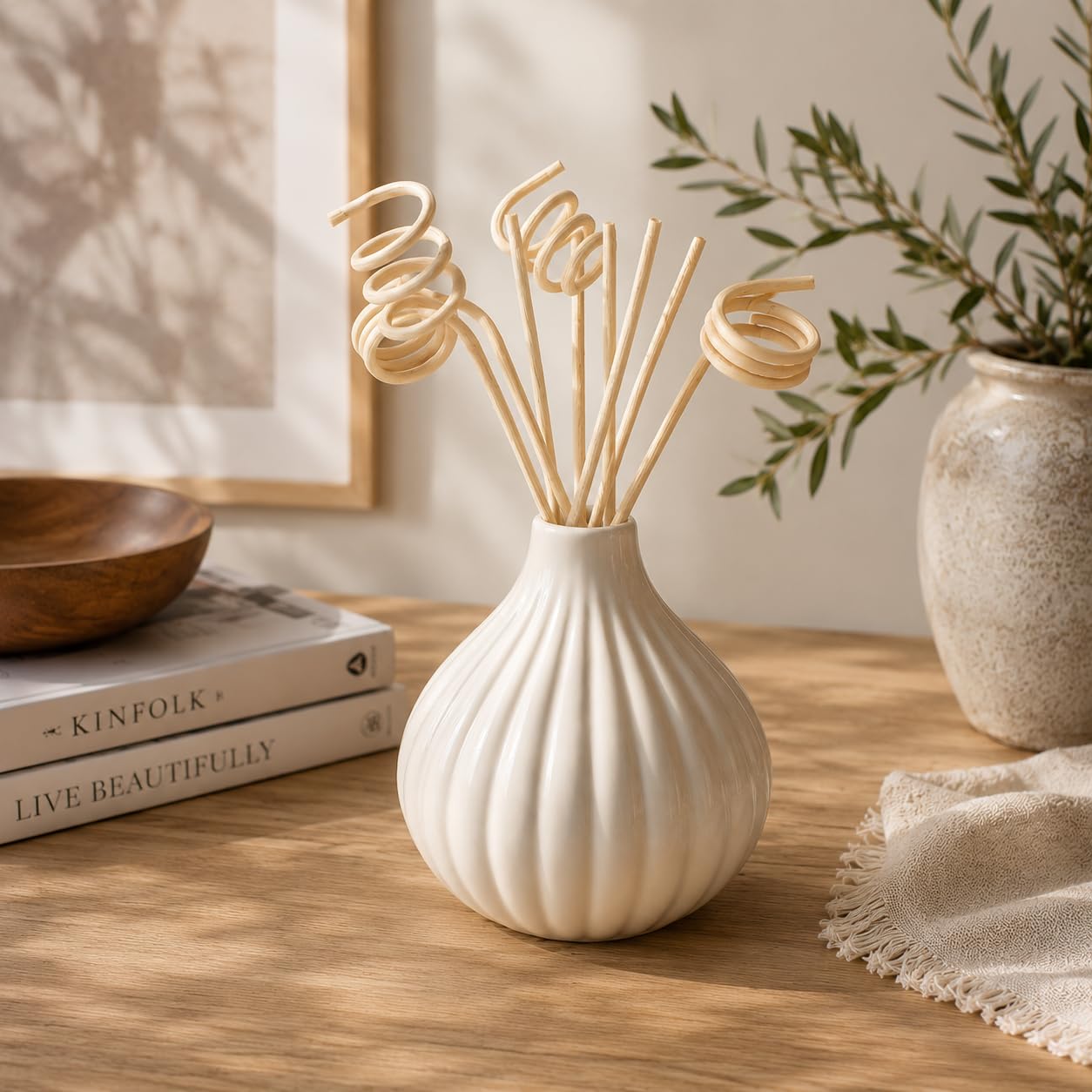 Pure Source India Ceramic Reed Diffuser Pot/Flower Pot/Christmas Decoration and New Year Gifts (Standard, White) with 8 pcs reed stick