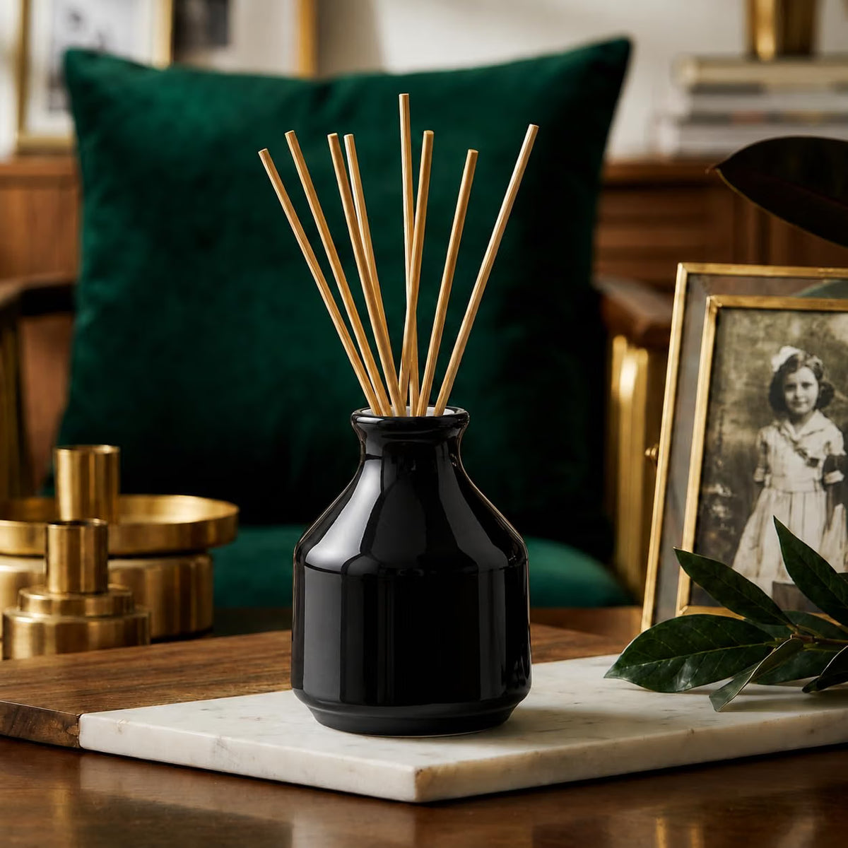 Pure Source India Elegant Ceramic Reed Diffuser Pot (Black) – Decorative Aroma Diffuser Vase for Living Rooms, bedrooms, bathrooms, Offices, and entryways (Black)