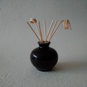 Pure Source India Ceramic Pot (pot: 3 inch, sticks: 7 inch, Black)